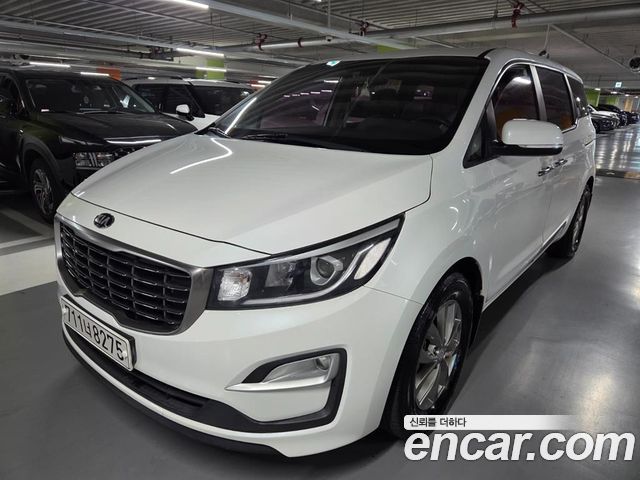 Kia Carnival Новый 11-Seater Deluxe - фото 0