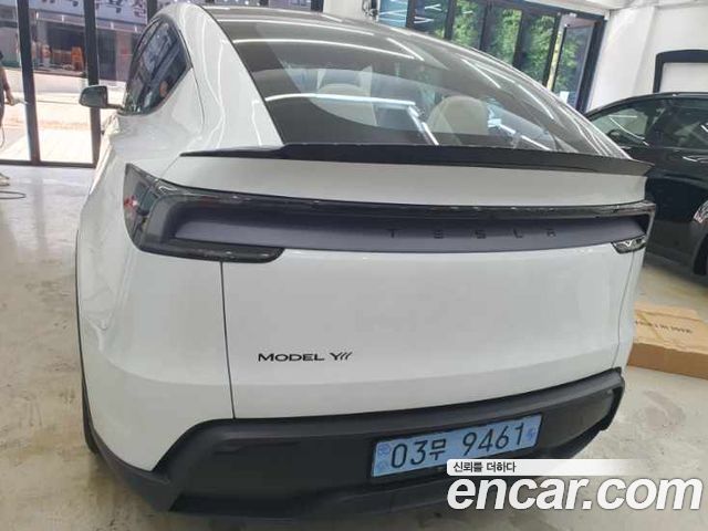 Tesla Model Y L Long Range AWD - фото 1