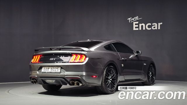 Ford Mustang GT Coupe - фото 1