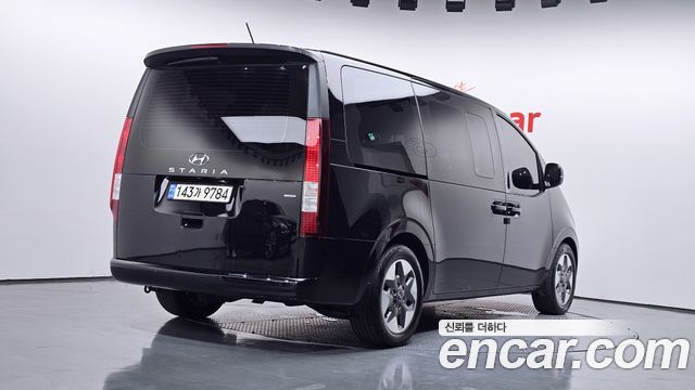 Hyundai Staria 4WD Tourer 9-Seater Modern - фото 1