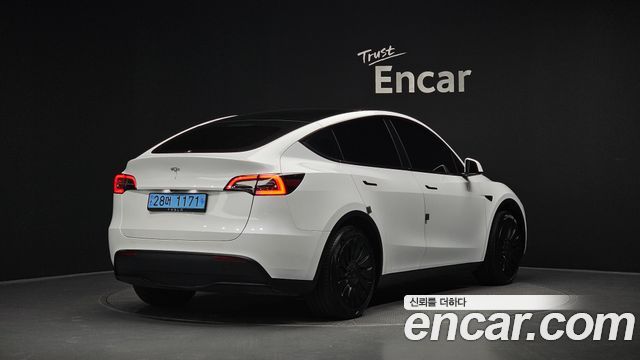 Tesla Model Y RWD - фото 1