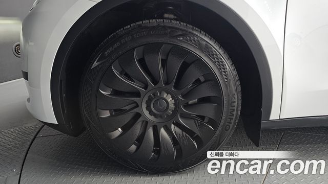 Tesla Model Y RWD - фото 4