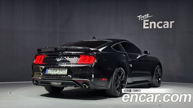 Ford Mustang Coupe - фото 1