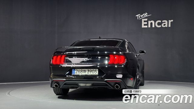 Ford Mustang Coupe - фото 3