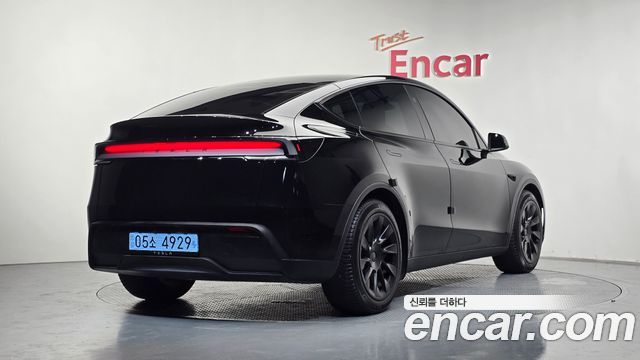 Tesla Model Y RWD - фото 1
