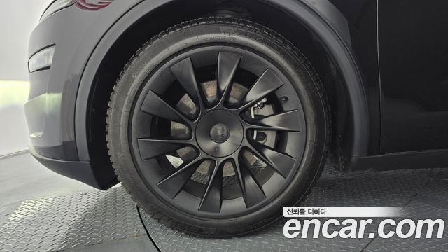 Tesla Model Y RWD - фото 4