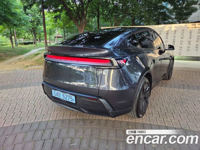 Tesla Model Y RWD - фото 1