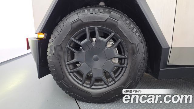 Tesla Cybertruck AWD - фото 4