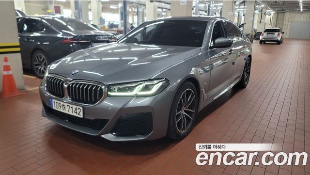 BMW 5-Series G30 520i M Sport - фото 0