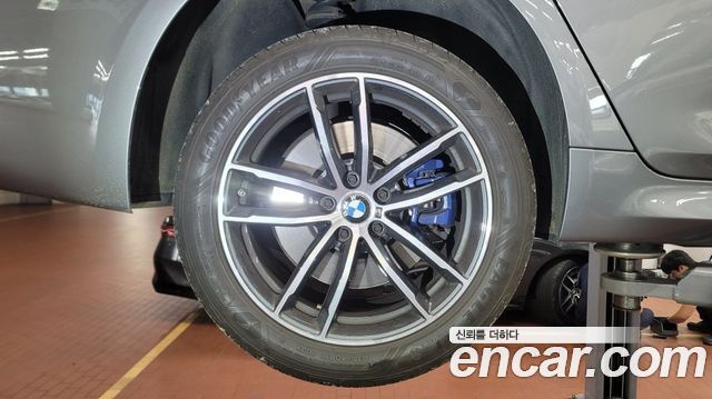 BMW 5-Series G30 520i M Sport - фото 4