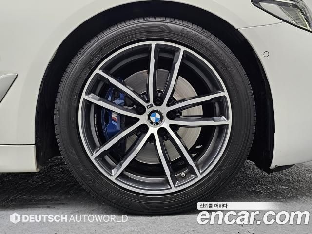 BMW 5-Series G30 520i M Sport - фото 4
