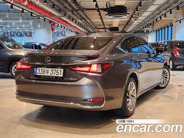 Lexus ES 7-го поколения Executive - фото 1
