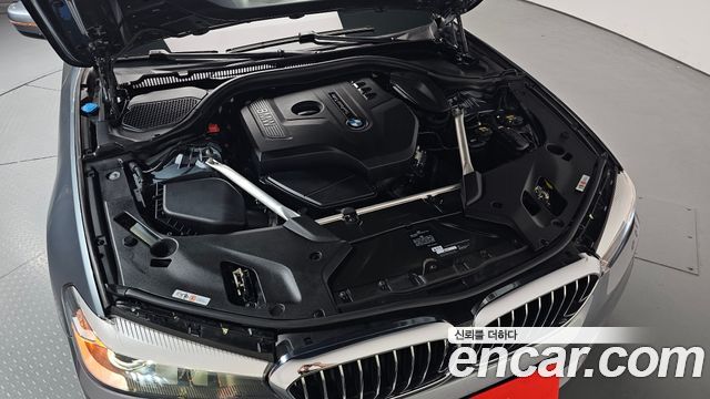BMW 5-Series G30 520i Luxury - фото 4
