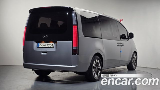 Hyundai Staria Lounge 7-Seater Inspiration - фото 1