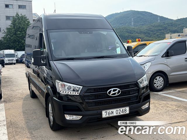 Hyundai Solati 14-seater Luxury - фото 2