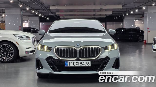 BMW 5-Series G60 520i M Sport - фото 1
