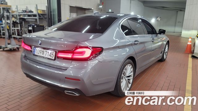 BMW 5-Series G30 520i Luxury - фото 1