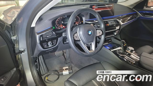 BMW 5-Series G30 520i Luxury - фото 4
