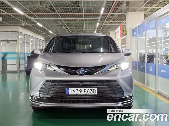 Toyota Sienna 4-го поколения 2.5 Hybrid 2WD - фото 0