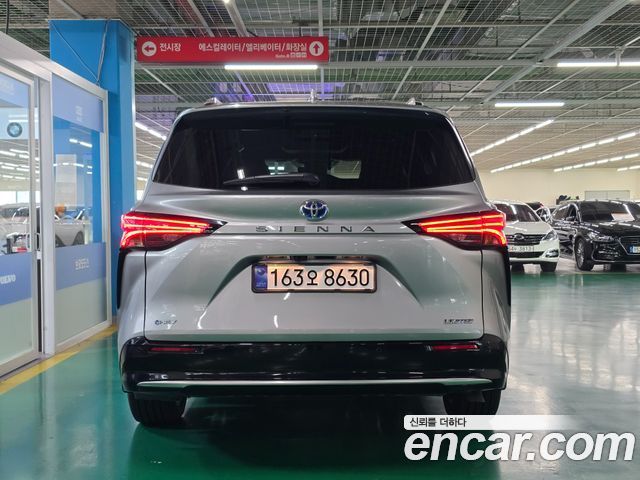 Toyota Sienna 4-го поколения 2.5 Hybrid 2WD - фото 2
