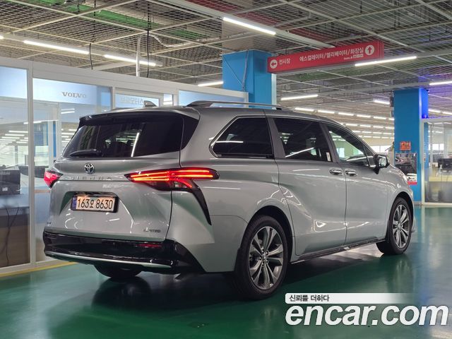 Toyota Sienna 4-го поколения 2.5 Hybrid 2WD - фото 3