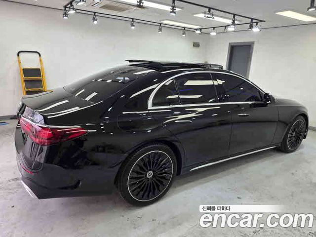 Mercedes-Benz E-Class W214 E300 4MATIC AMG Line - фото 4