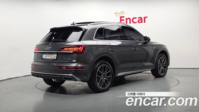 Audi Q5 FY 45 TFSI Quattro Premium - фото 1