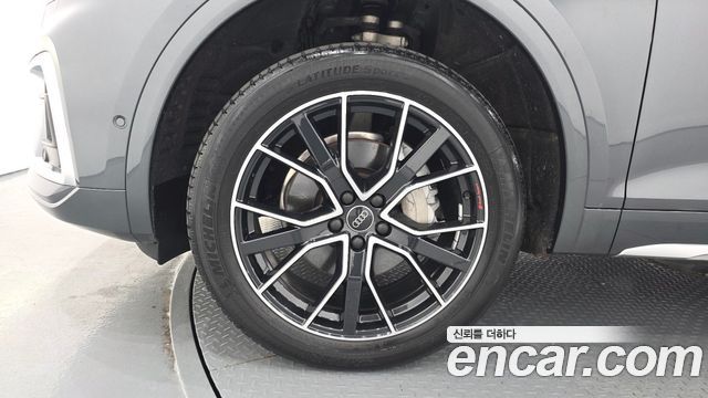 Audi Q5 FY 45 TFSI Quattro Premium - фото 4