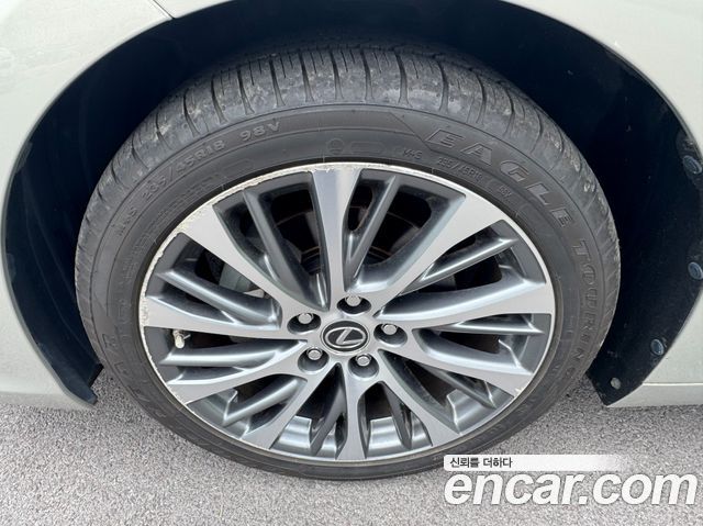 Lexus ES 7-го поколения Luxury - фото 4