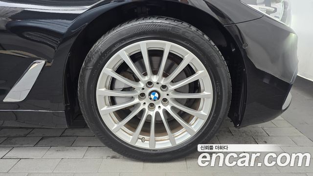 BMW 5-Series G30 520i Luxury - фото 4