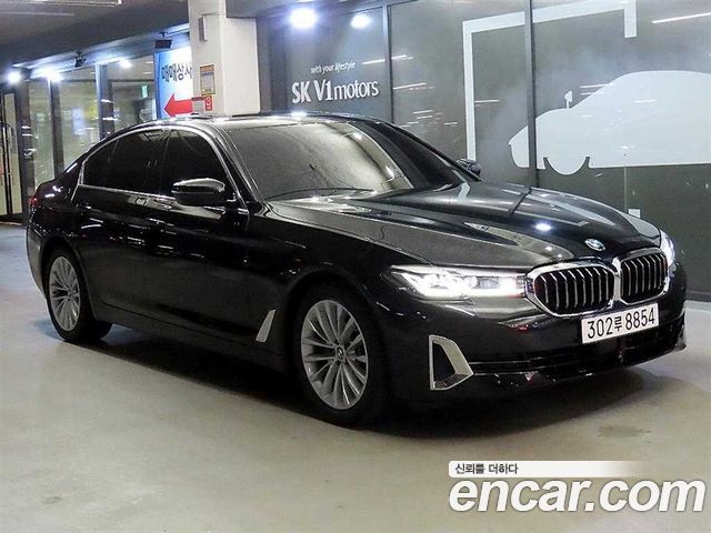 BMW 5-Series G30 520i Luxury - фото 0