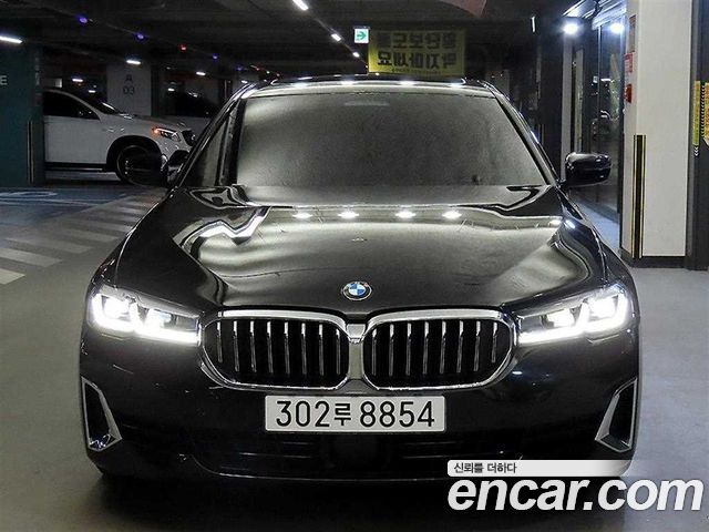 BMW 5-Series G30 520i Luxury - фото 1
