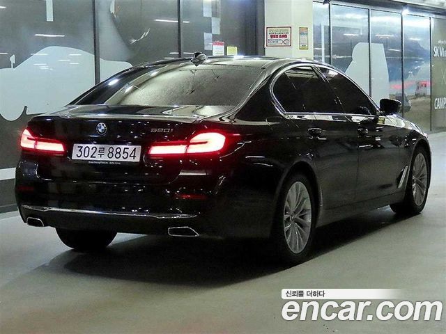 BMW 5-Series G30 520i Luxury - фото 3