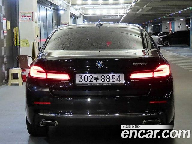 BMW 5-Series G30 520i Luxury - фото 4