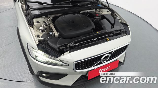 Volvo V60 2-го поколения T5 Pro AWD - фото 4