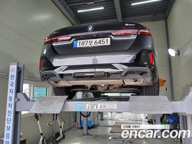 BMW 5-Series G60 530i xDrive M Sport - фото 1