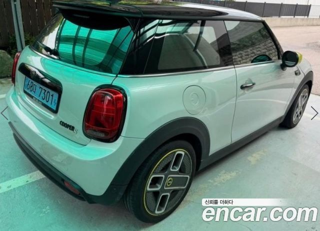 Mini Cooper SE Electric 3rd - фото 2