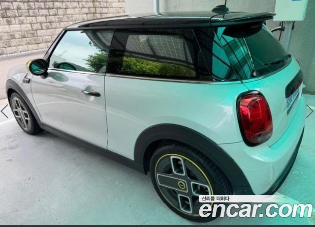 Mini Cooper SE Electric 3rd - фото 4