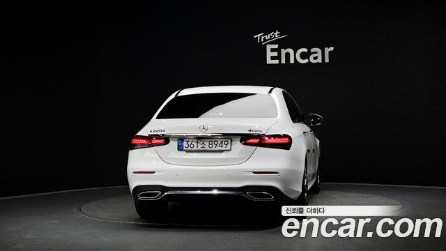 Mercedes-Benz E-Class W213 E220d 4MATIC AMG Line - фото 3