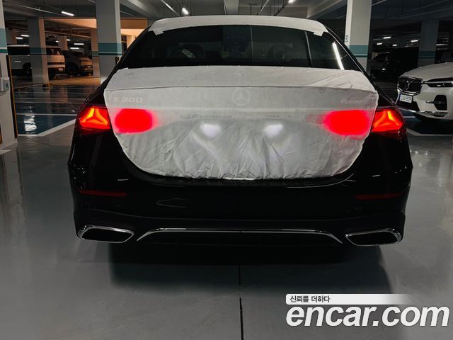 Mercedes-Benz E-Class W214 E300 4MATIC AMG Line - фото 4