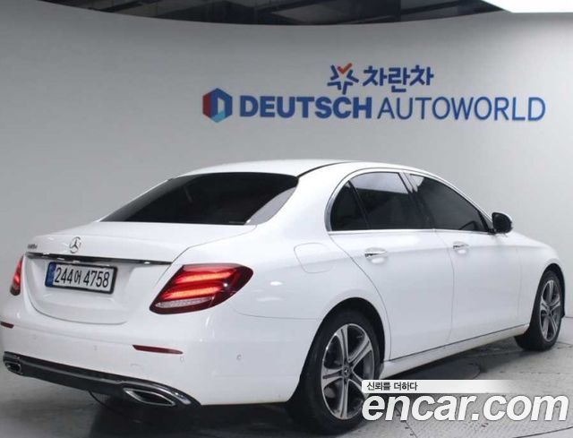 Mercedes-Benz E-Class W213 E220d Avantgarde - фото 1