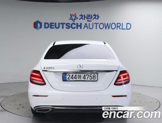 Mercedes-Benz E-Class W213 E220d Avantgarde - фото 3