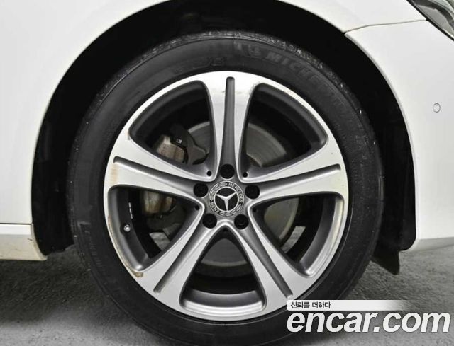 Mercedes-Benz E-Class W213 E220d Avantgarde - фото 4