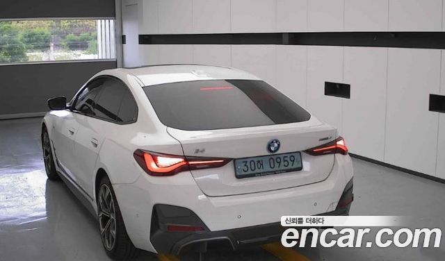 BMW i4 eDrive40 M Sports - фото 2