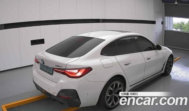 BMW i4 eDrive40 M Sports - фото 3