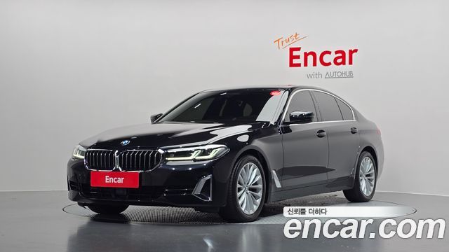 BMW 5-Series G30 520i Luxury - фото 0