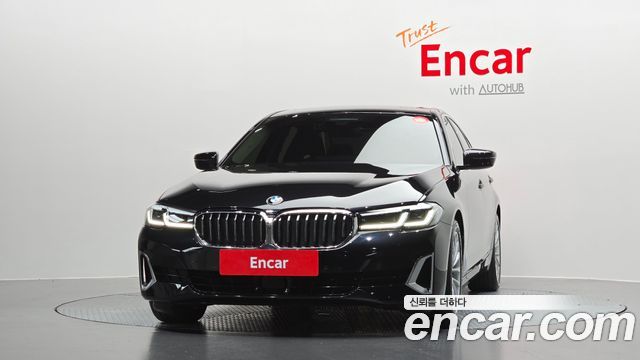 BMW 5-Series G30 520i Luxury - фото 2