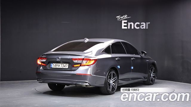 Honda Accord 10-го поколения 2.0 Hybrid Touring - фото 1