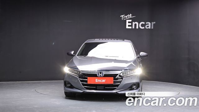 Honda Accord 10-го поколения 2.0 Hybrid Touring - фото 2