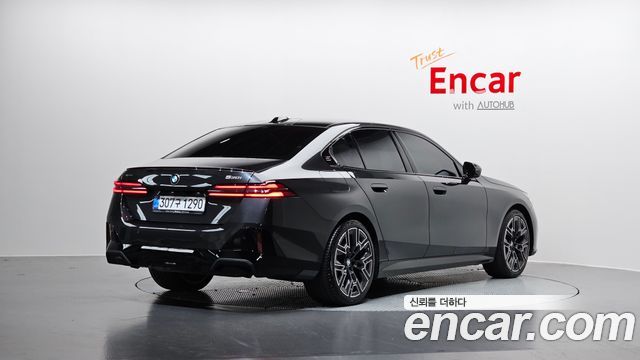 BMW 5-Series G60 530i xDrive M Sport Pro Special Edition - фото 1